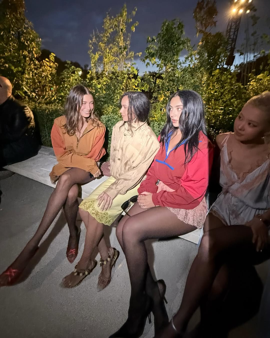 Renowned Singer Faces Backlash Over Unflattering Photo of BLACKPINK's Rosé 3 Rosé sitting at the edge in Charlie XCX’s Instagram photo