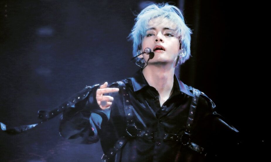 Jungkook or V: Which BTS Member Has the Most Powerful Stage Presence? 3 V on stage