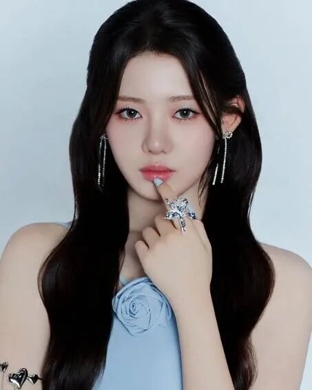 5th-Generation Idol’s Appearance Ignites Heated Debate Following Comparison to IVE’s Wonyoung 3 Rora