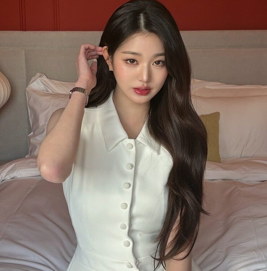 5th-Generation Idol’s Appearance Ignites Heated Debate Following Comparison to IVE’s Wonyoung 7 More images