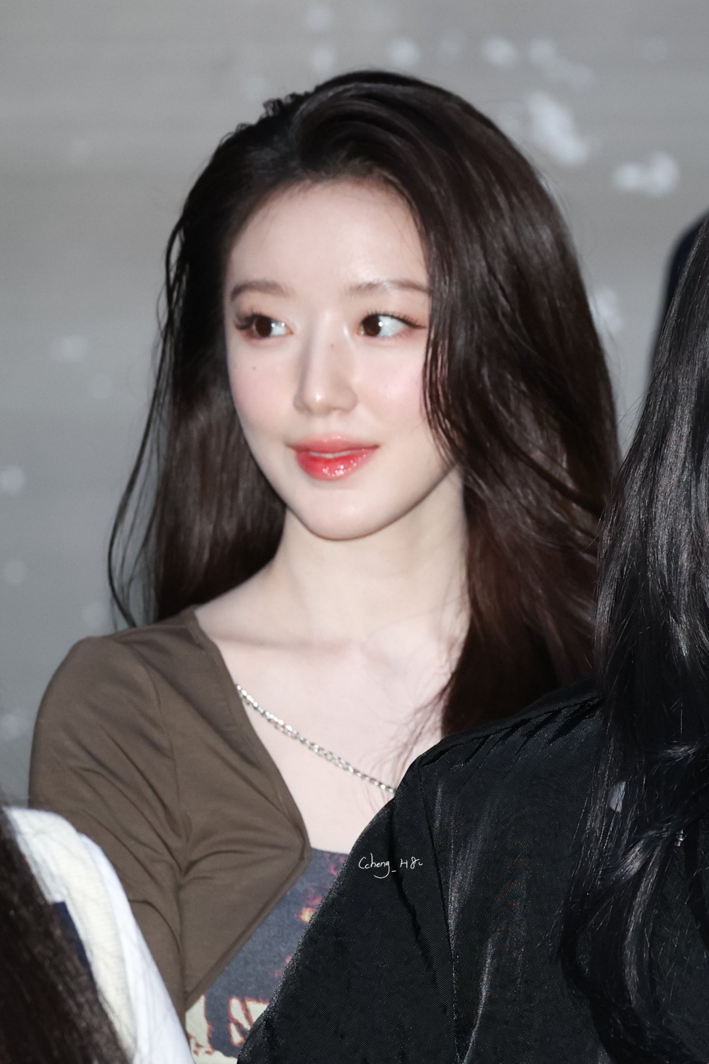 K-Netizens Debate Whether I-DLE's Shuhua Has Become Too Thin 7 Shuhua performing