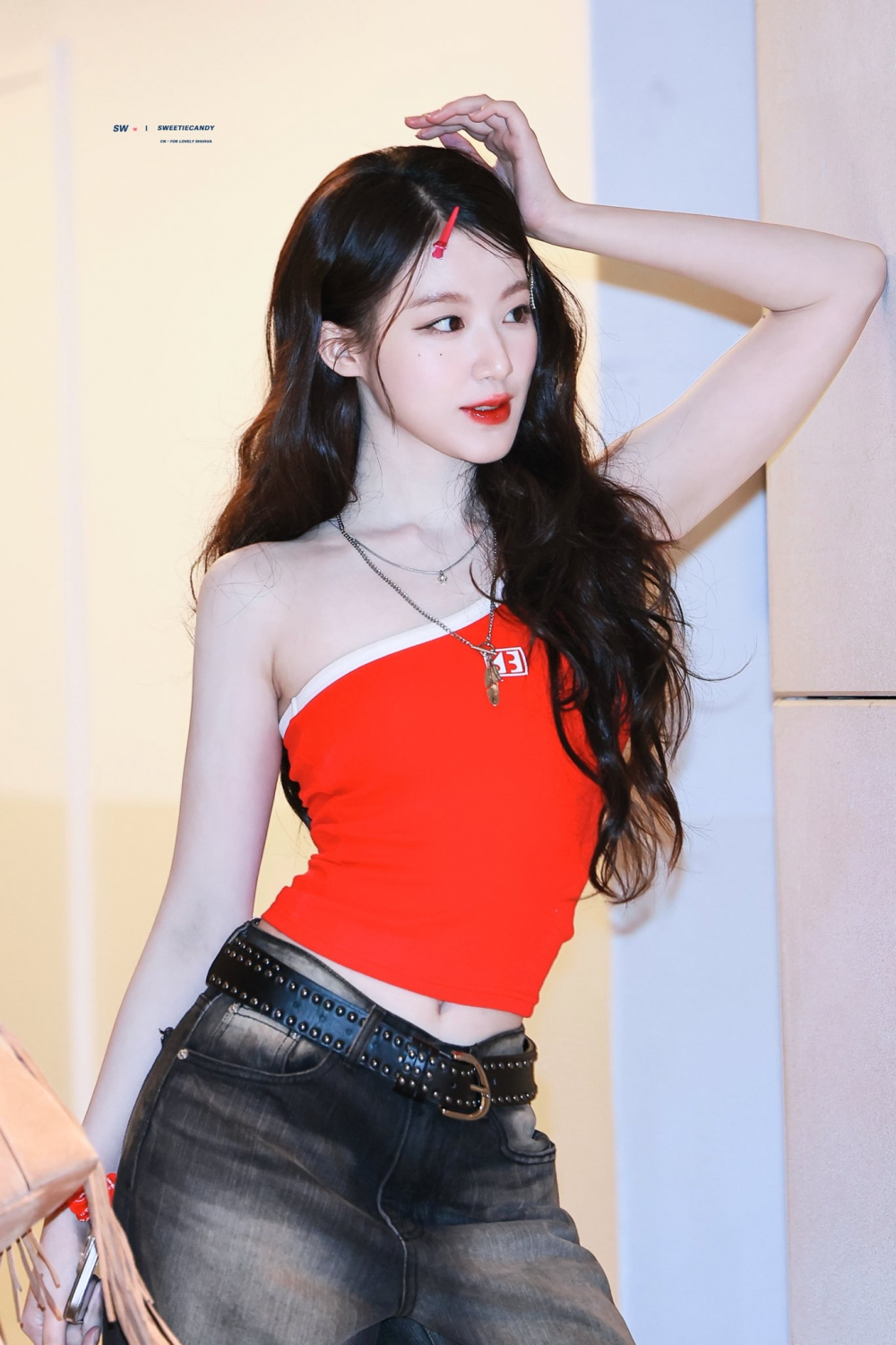 K-Netizens Debate Whether I-DLE's Shuhua Has Become Too Thin 4 Shuhua in candid moment