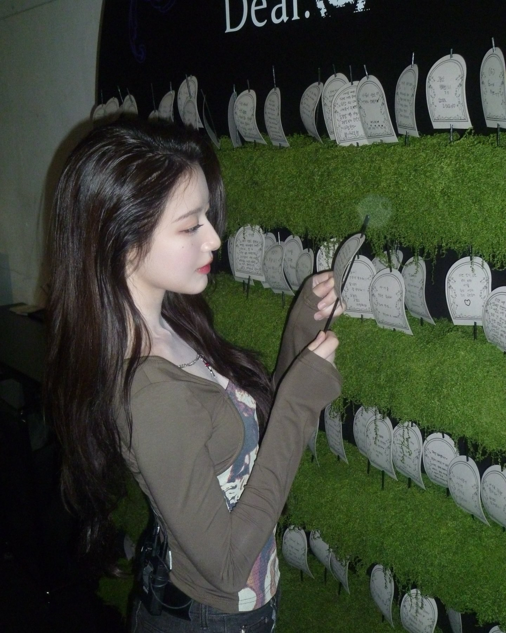 K-Netizens Debate Whether I-DLE's Shuhua Has Become Too Thin 5 Shuhua in a stylish outfit