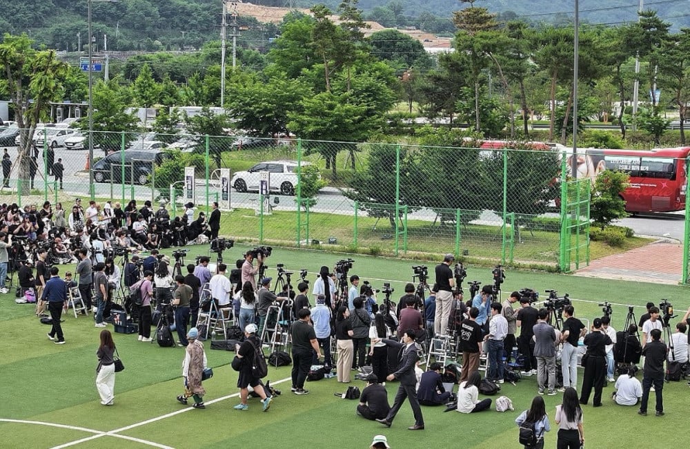 Cheerful moments during the discharge event