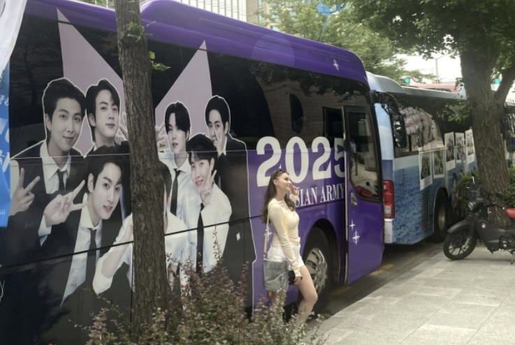 BTS Members RM and V Released, Thousands of Fans Assemble at HYBE Headquarters 4 HYBE's