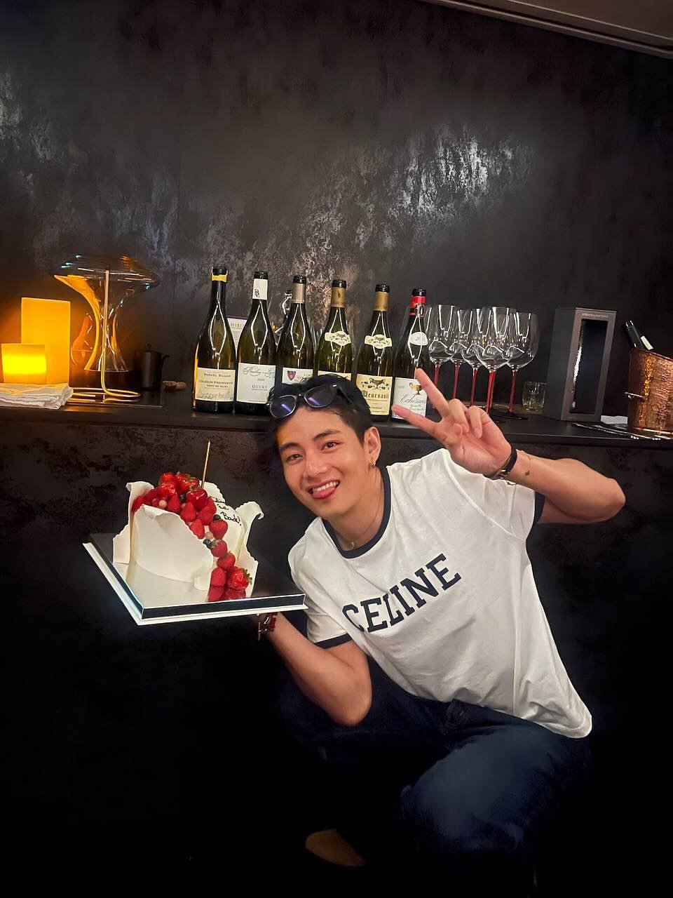 BTS’s V (Kim Taehyung) Shares Pictures From His Military Discharge Celebration 3 V holding cake