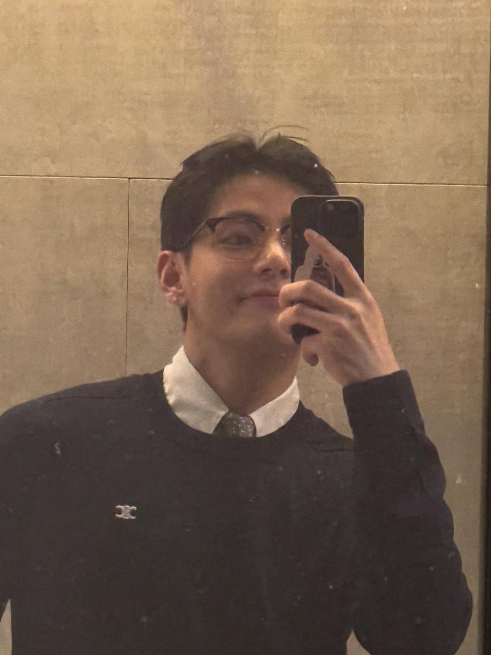 BTS’s V (Kim Taehyung) Shares Pictures From His Military Discharge Celebration 4 Kim Taehyung wearing glasses