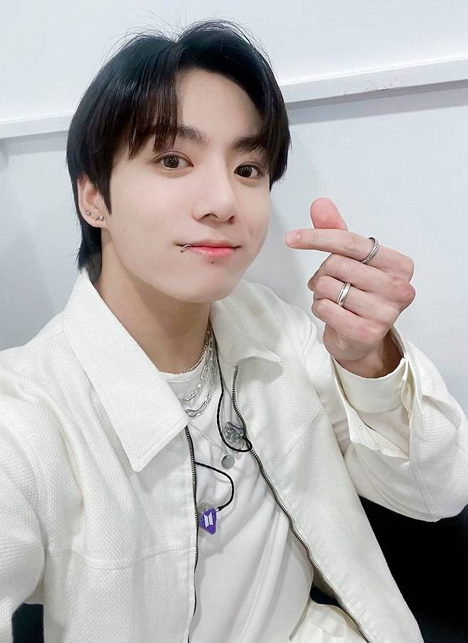 Fans Organize Special Welcome Home Event for Jungkook's Military Discharge 3 Jungkook Bus Campaign Advertisement