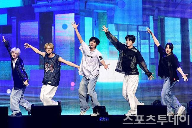 Fans Express Discontent Over TXT’s Stylist Following Recent Stage Outfit Updates 14 Recent TXT outfits