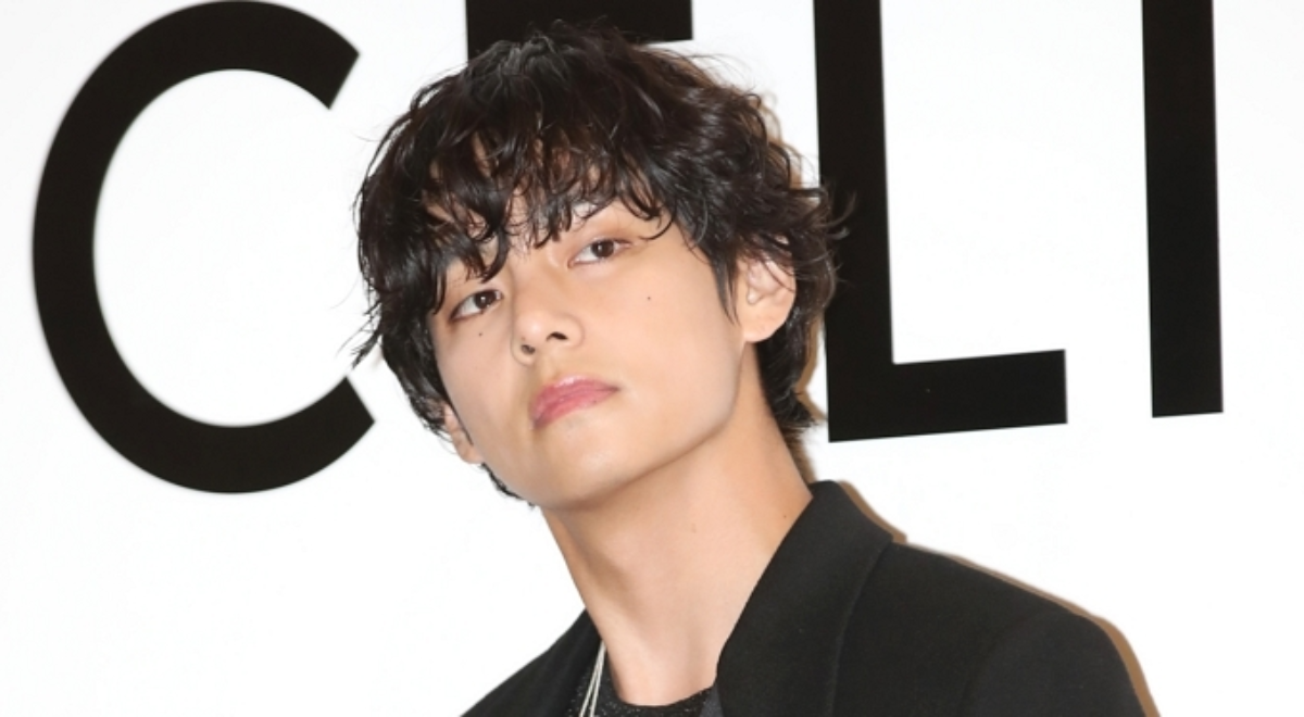 BTS's V Secures Third Place on Worldwide Influencer Ranking Behind Ronaldo and Messi 1 BTS's V ranks third on global influencer list, after Ronaldo and Messi