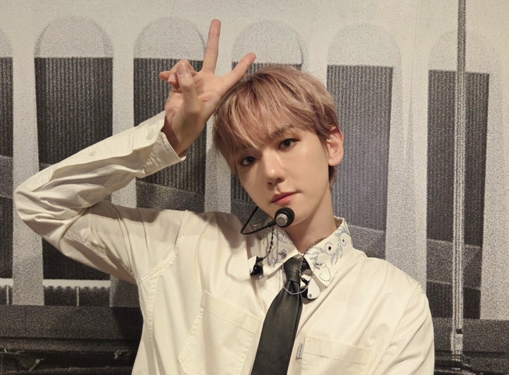 Baekhyun Wraps Up U.S. Leg of ‘Reverie’ Tour With Sold-Out Performances and Widespread Praise 1 BAEKHYUN performing on tour