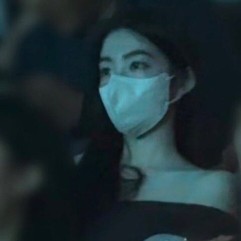 Well-Known Female Idol’s Candid Photos Ignite Mixed Responses 3 Irene Masked Photo