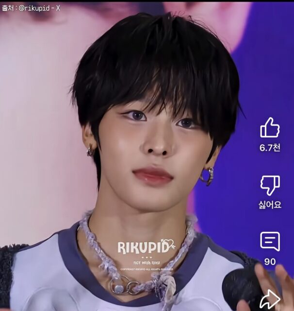 Male Idol’s Makeup Draws Attention for Looking Like Female Idols 2 Riku eye makeup detail