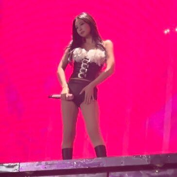 Jennie in new outfit