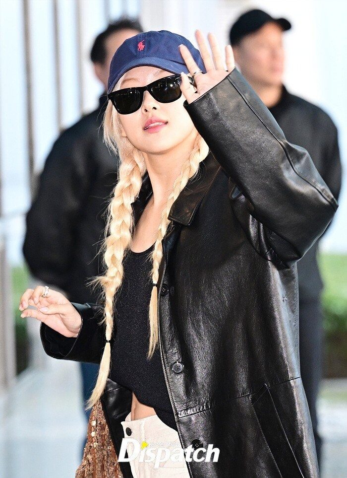 BLACKPINK's Rosé Misses Key Solo Event Due to Group Commitments, Causing Frustration 2 Rosé at the airport