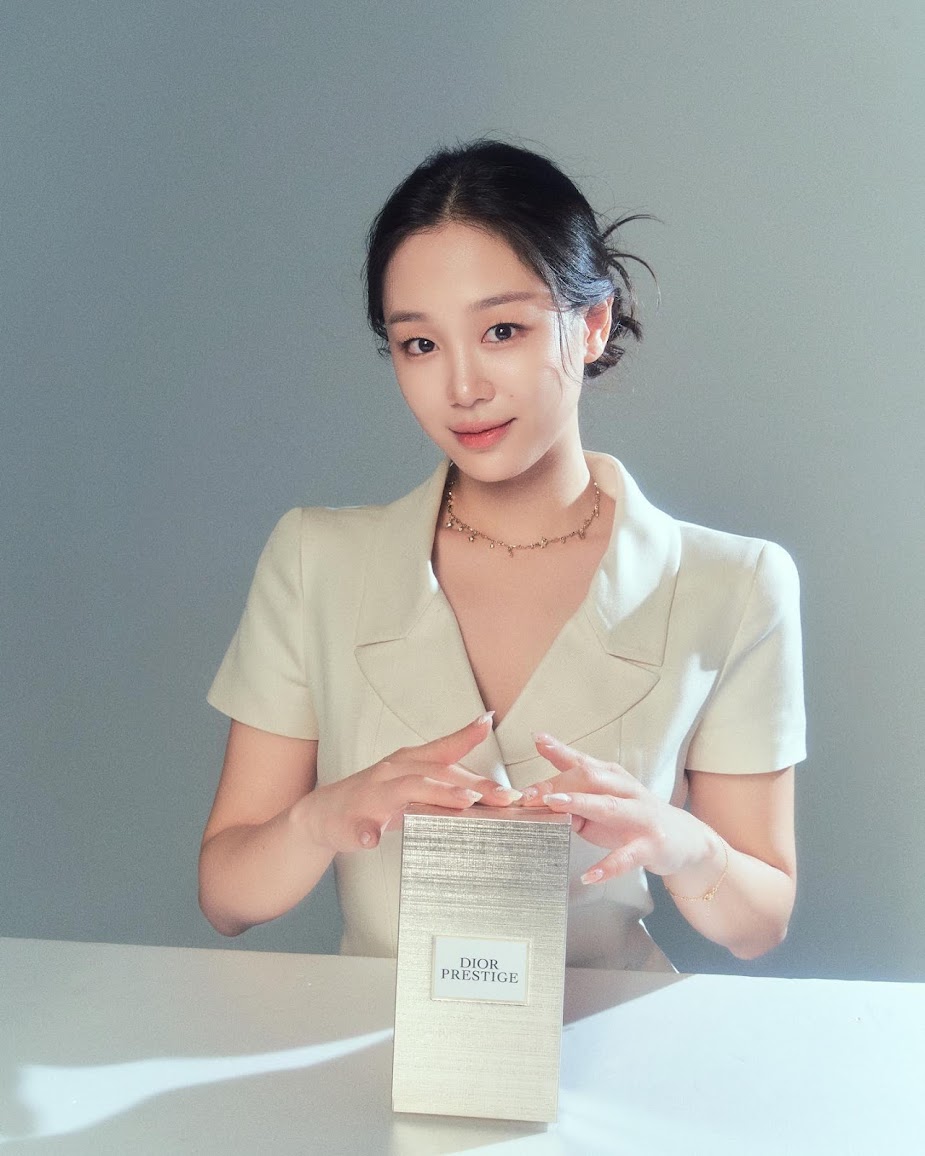 Get to Know IVE Jang Wonyoung’s Brilliant, Kind-Hearted, Ultra-Wealthy Chaebol Best Friend 3 1763335411 446 Get to Know IVE Jang Wonyoungs Brilliant Kind Hearted Ultra Wealthy Chaebol