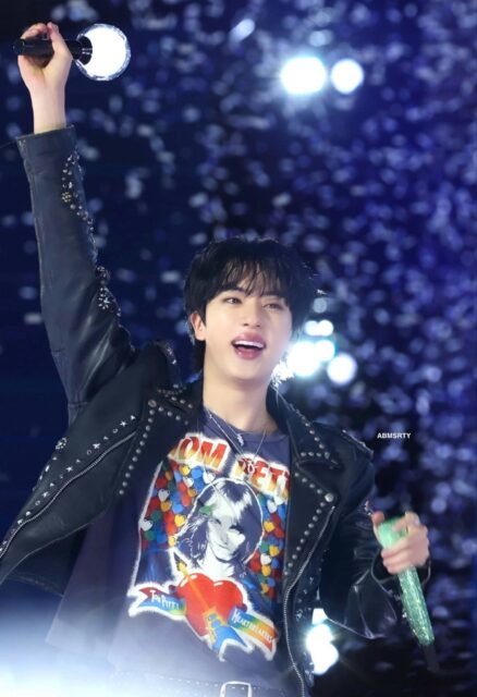 Fans Support Jin’s Live Singing During BTS Vocal Debate 1 Jin performance