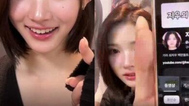 Girl Group Fan’s Video Call Takes Unexpected Turn, Sparks Widespread Reactions 16 Jiwoo with fan during video call