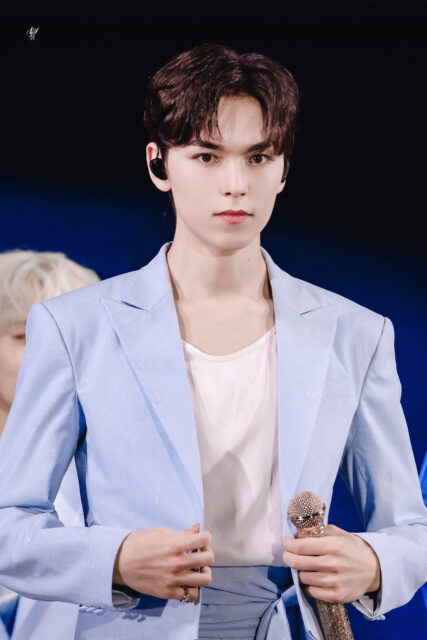 240724-SEVENTEEN-Vernon-CARATLAND-2024-Day-2-documents-1-427x640 (1)