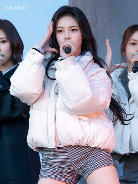 SM Entertainment Stylists Criticized for Underage Idol’s Provocative Outfit 2 Ian wearing checkered shorts