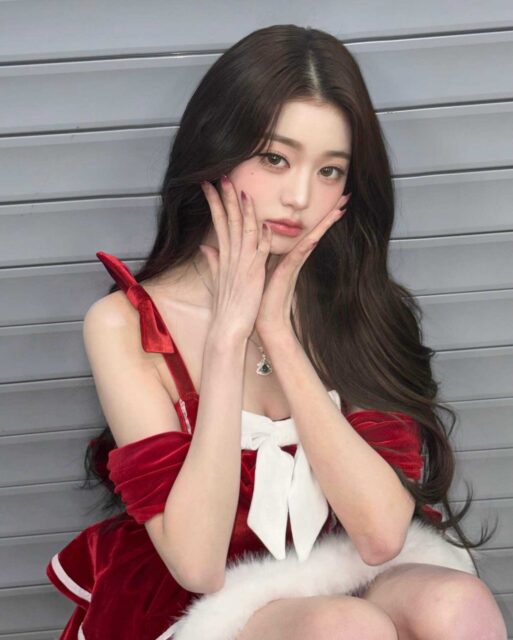 IVE Jang Wonyoung Santa 2