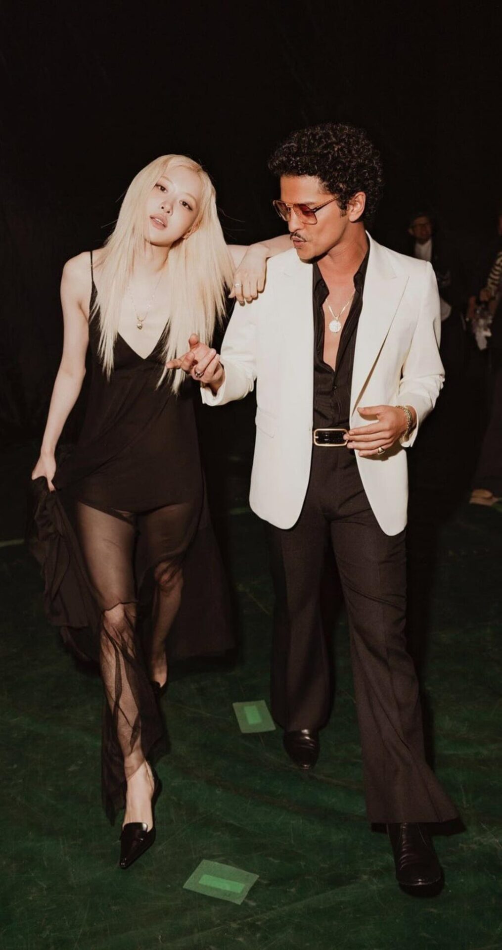 BLACKPINK’s Rosé and Bruno Mars Tease Upcoming Collaboration 1 Rosé with Bruno Mars