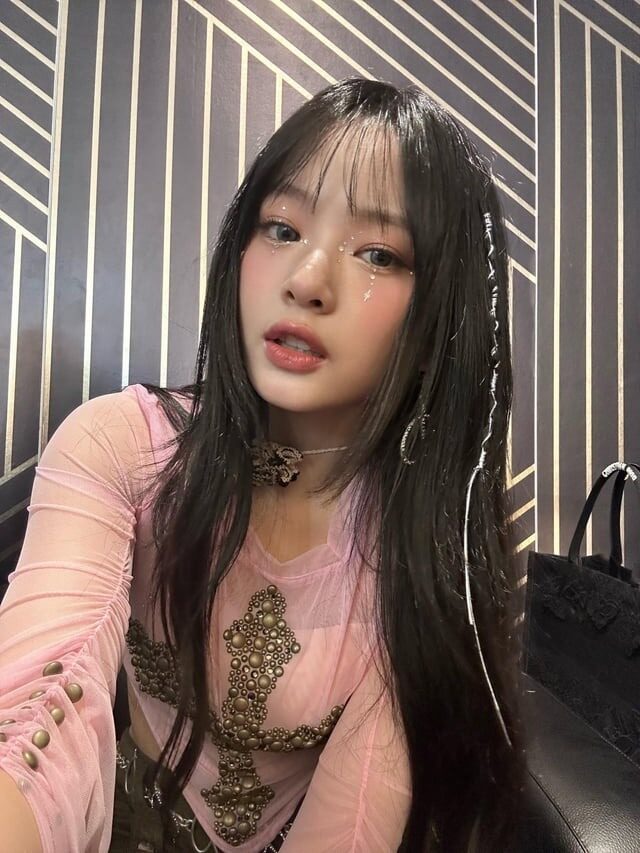 NJZ (NewJeans) Hanni's ADOR Contract Announcement Sparks Widespread Backlash Against Idol 1 NJZ’s Hanni | *Phoning*