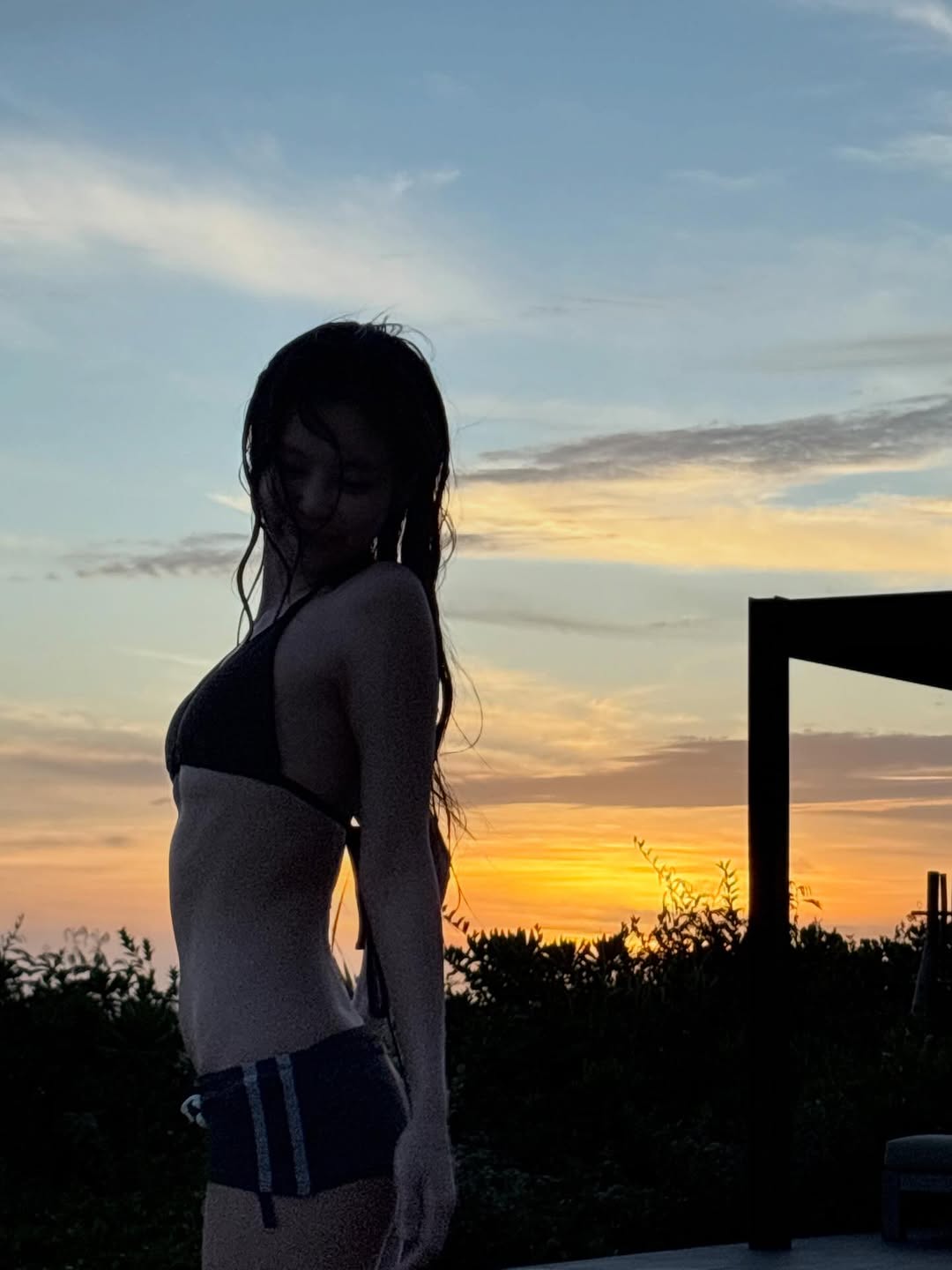 BLACKPINK's Jennie Stuns Fans With Revealing Bikini Photos 3 Jennie in bikini