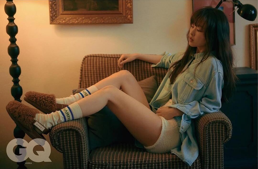 K-Drama Star’s Bold and Stunning Makeover Amazes Korean Fans 5 Park Bo Young showing skin