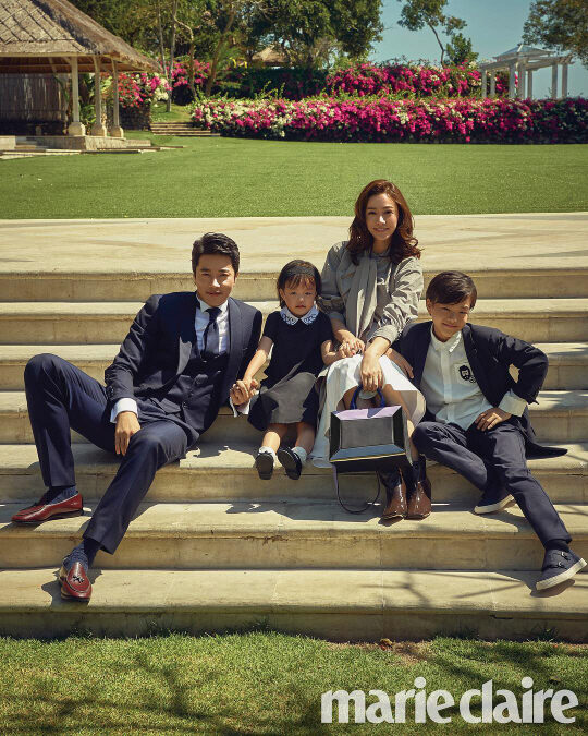 Famous Celebrity Pair Opens Up About Their Surprise Wedding After 18 Years 4 Kwon Sang Woo and Son Tae Young family photo 2018