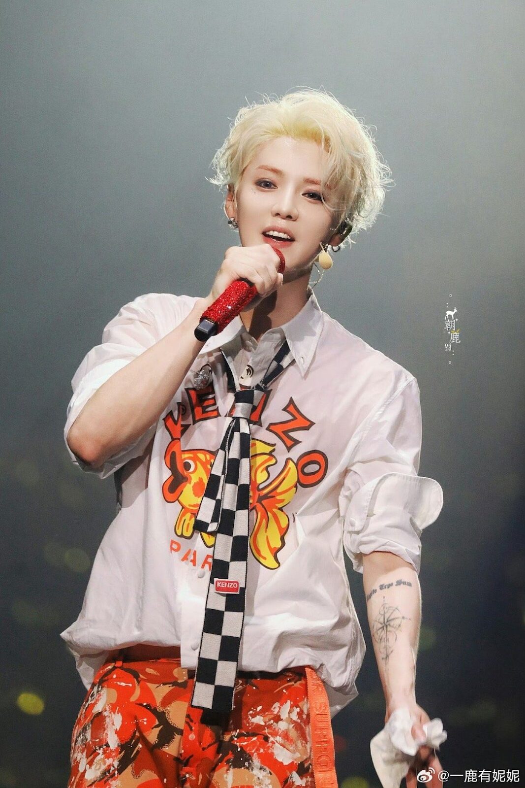 Ex-K-Pop Star Stuns With Look in Late 30s 3 More Luhan Photos