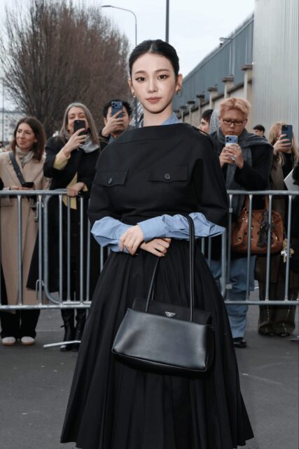 Aespa Karina’s Unusual Fashion Week Outfit Provokes Intense Responses 4 Karina at Prada FW26 event