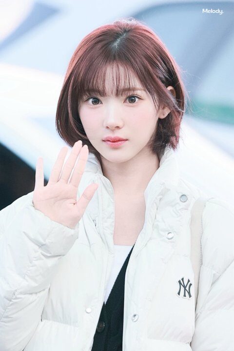 Hearts2Hearts hair looks