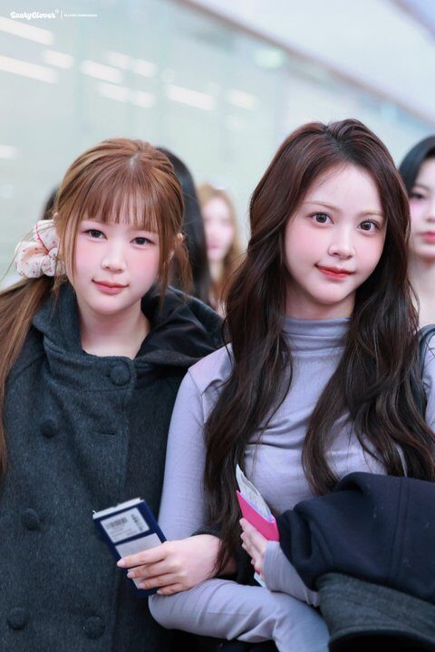 Hearts2Hearts hair looks