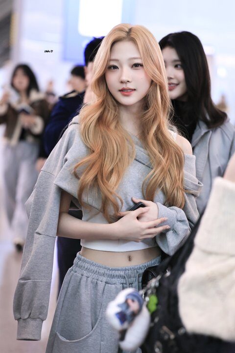 Hearts2Hearts hair looks