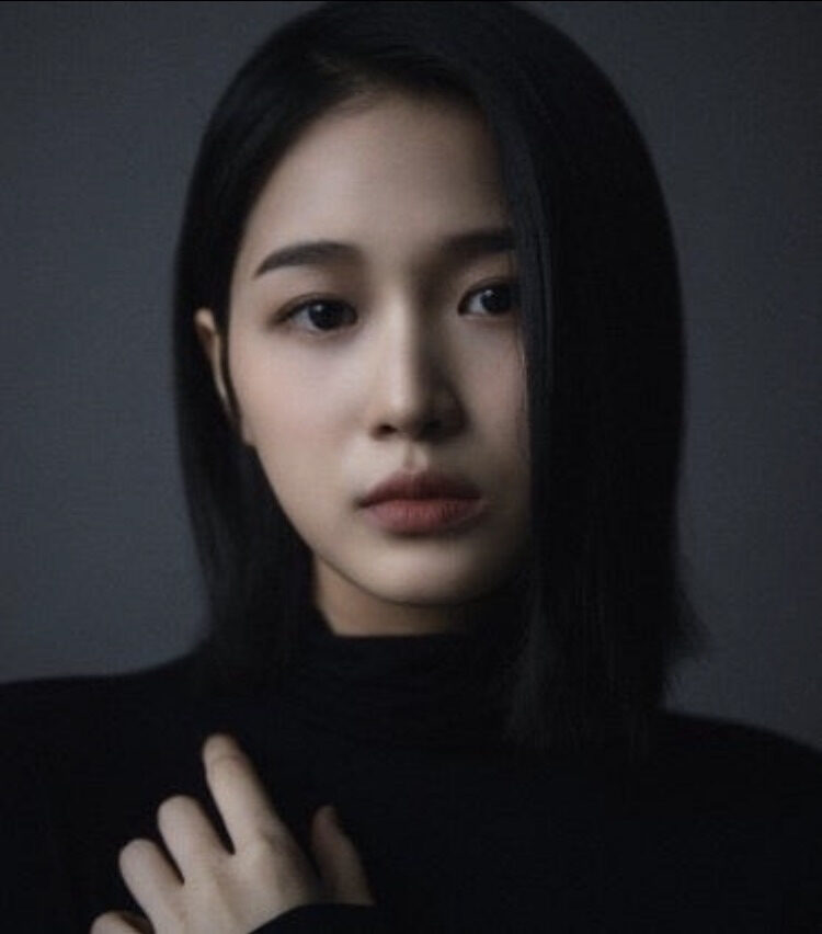 Newborn Starlet Gains Viral Attention for Striking Looks 3 Han Ga Eul