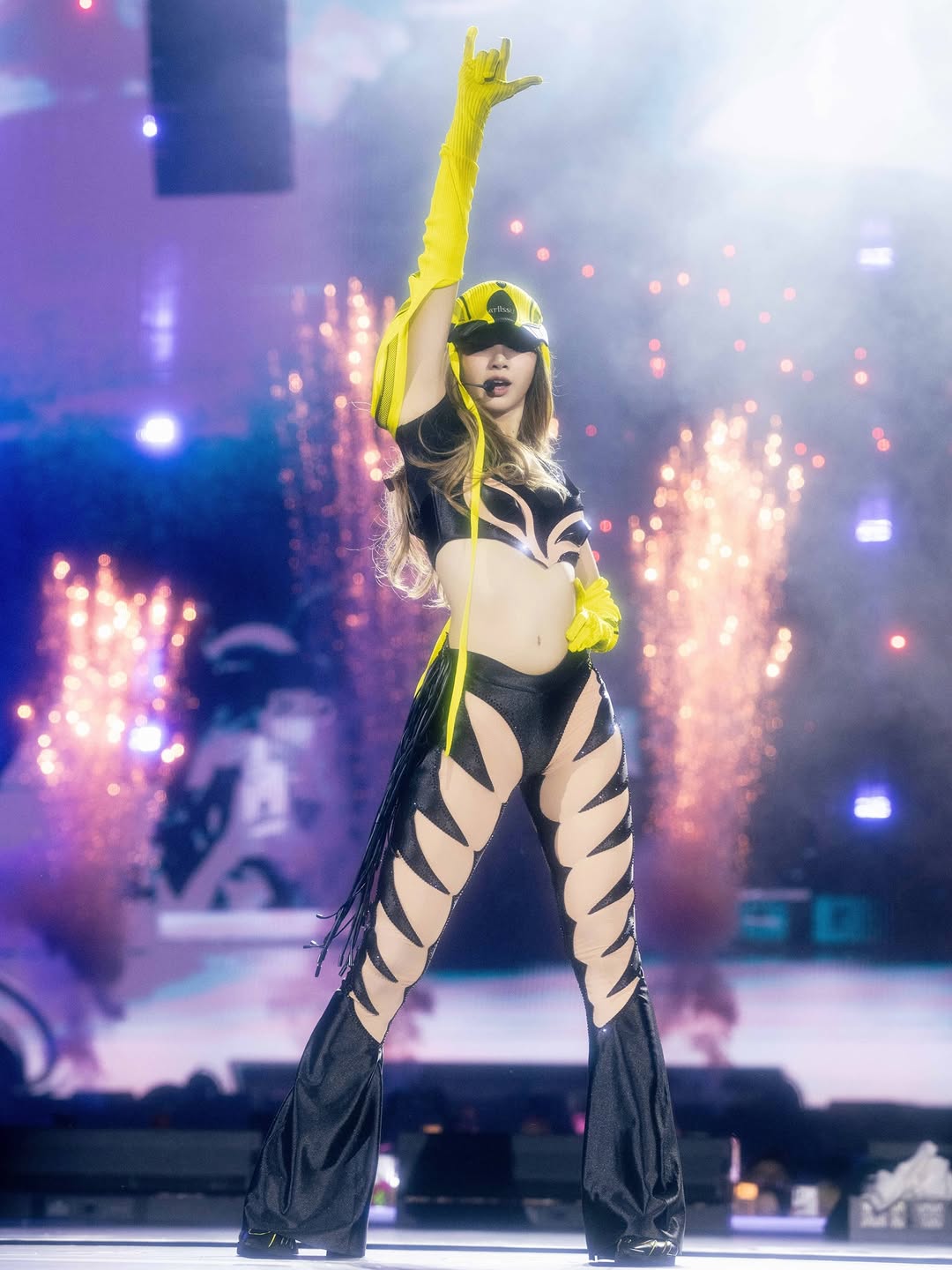 BLACKPINK Lisa's Bold and Daring Concert Look Sparks Widespread Reactions 3 Lisa on stage