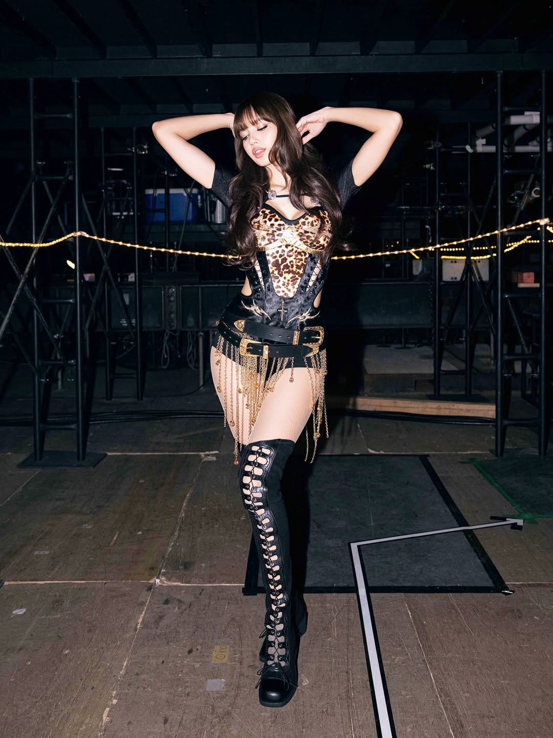 BLACKPINK Lisa's Bold and Daring Concert Look Sparks Widespread Reactions 4 Lisa performing solo