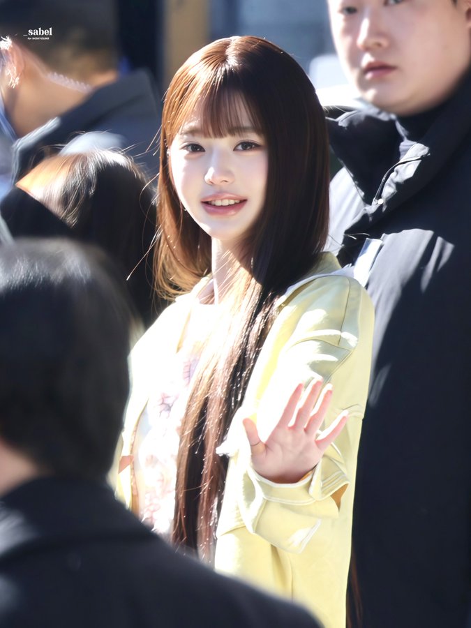 Jang Wonyoung waiting at the venue