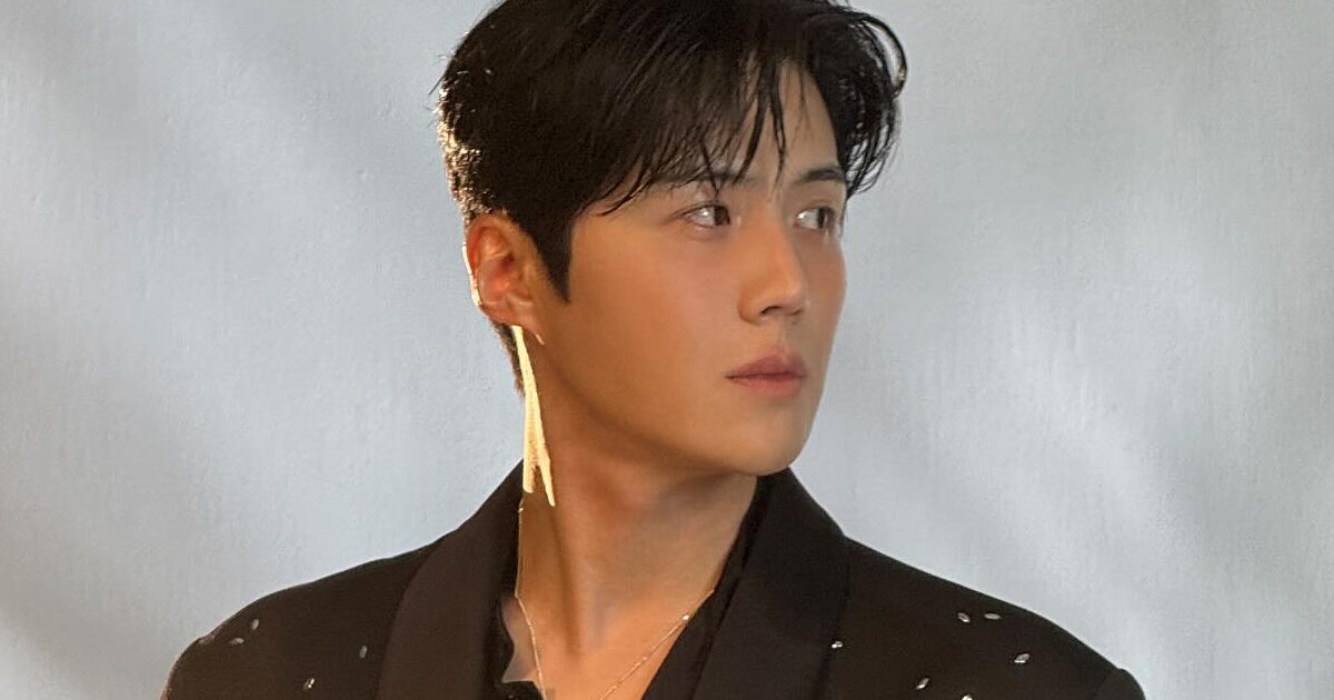 Actor Kim Seon Ho Faces Backlash Over New Interview About His Dating Style 1 Kim Seon Ho