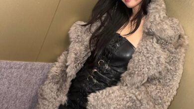 BLACKPINK's Jennie Amazes With Defined 11-Line Abs 22 Jennie showing off her abs