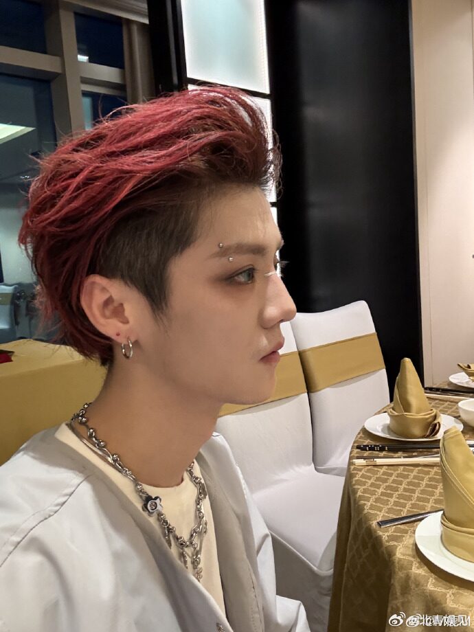 Ex-K-Pop Star Stuns With Look in Late 30s 1 Luhan Slim Look