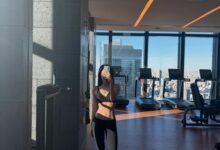 Jennie showing off her small head and stylish look