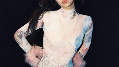 Jennie of BLACKPINK Sparks Reactions With Candid Public Photo 10 Jennie with Hermès Bag