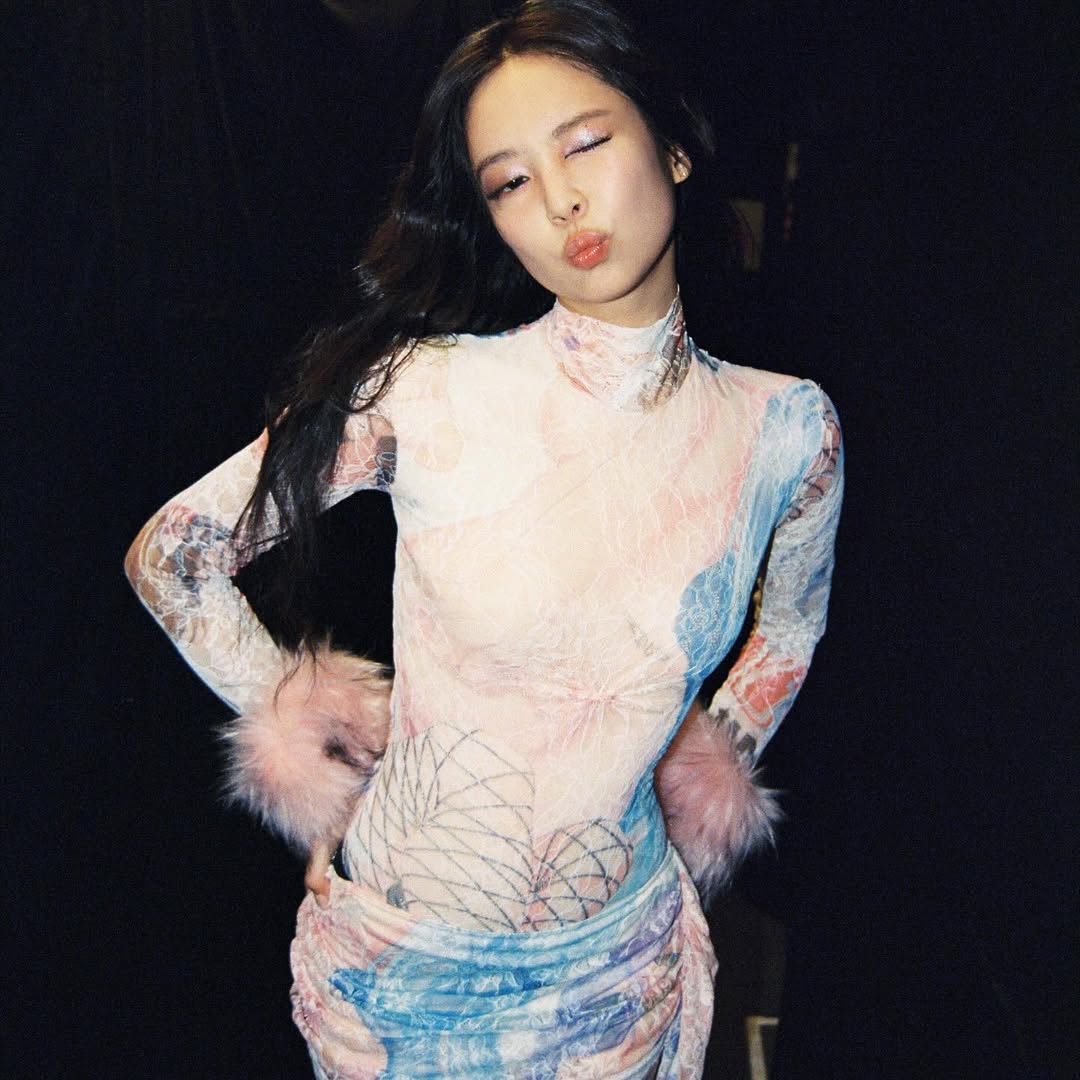 Jennie with Hermès Bag