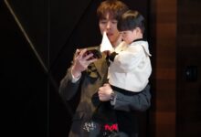 Park Yoo Hoo focused on the phone during the press conference.