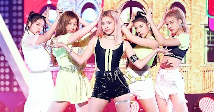 Pre-Debut Picture of ITZY’s Yuna Ignites Discussion Over “Hip Pad” Claims 4 ITZY