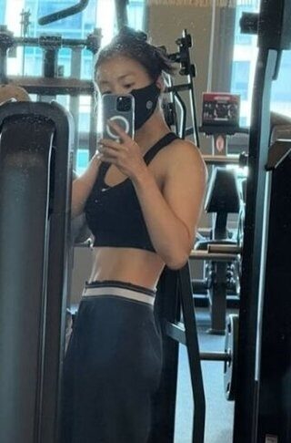 Lee Si Young Gym Pic 1