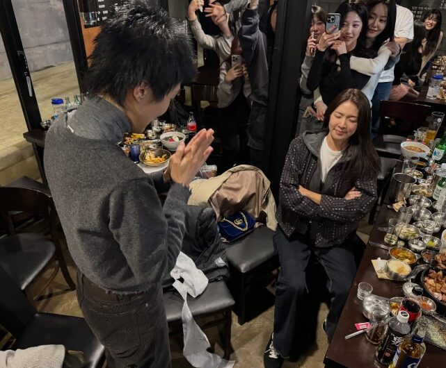 Hong Jin Kyung apologizing to Choi Mina Sue