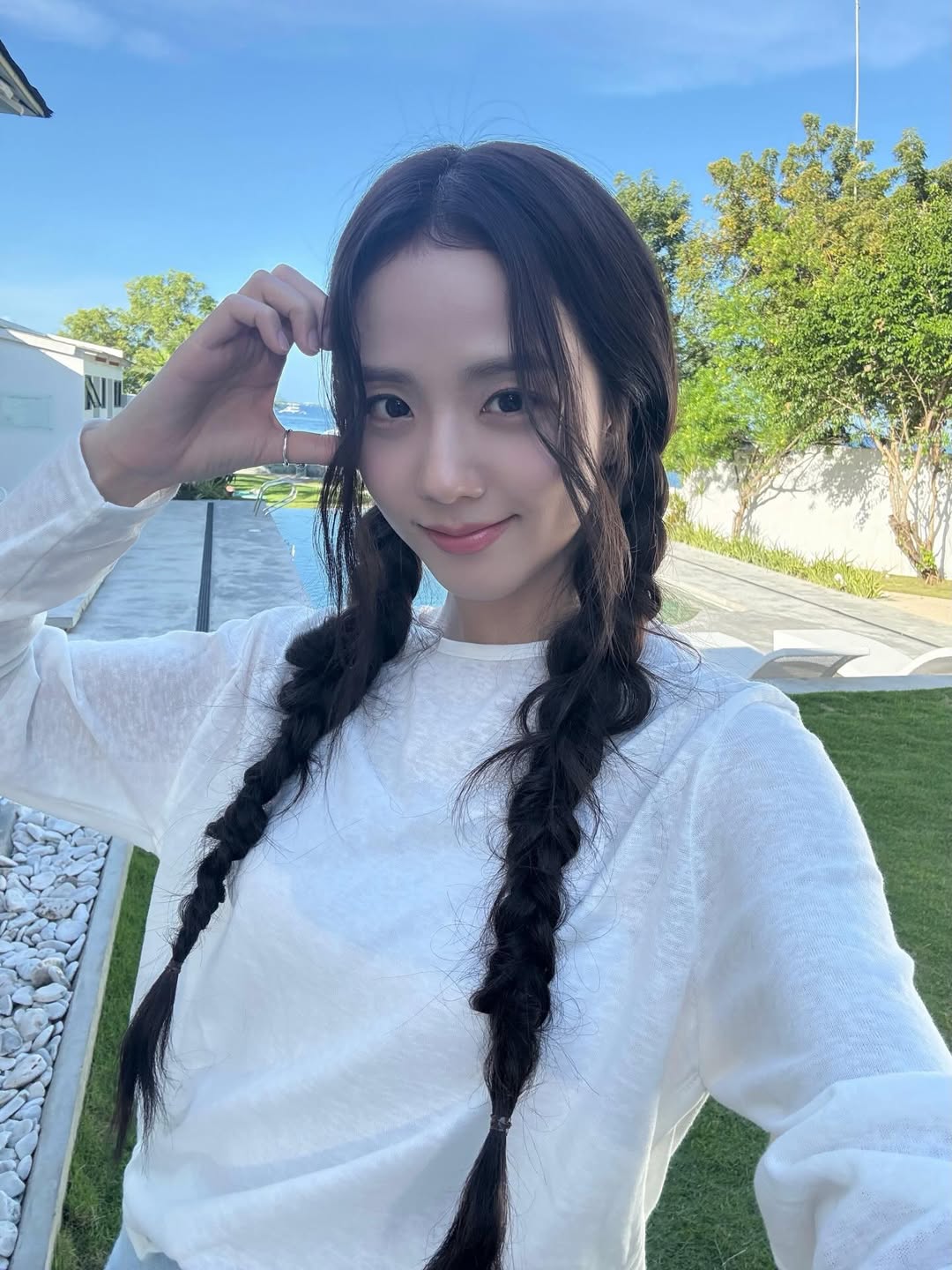 BLACKPINK Jisoo's "Lovestagram" Fuels Intense Dating Speculation With Well-Known Actor 2 648323259_18337337689266096_6354748803452073964_n